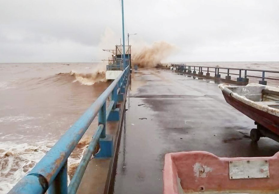 Waves engulfed the fishing pier at La Libertad on the Pacific Coast, 6.2