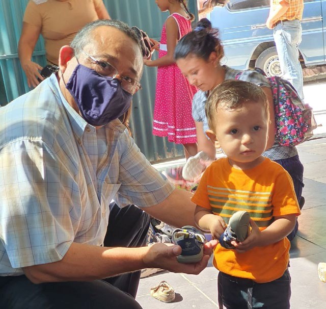 New shoes and Manna cereal for the children at La Puntilla.